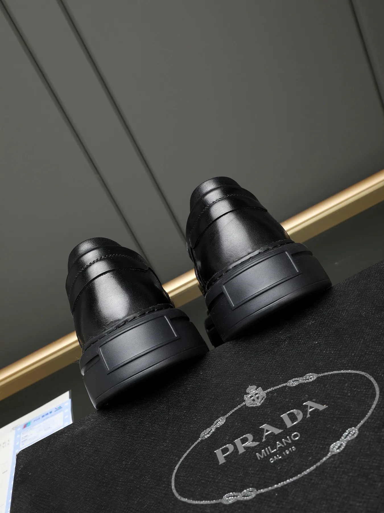 Men's Men's Shoes 💰500 Prada/Prada Men's new casual shoes, this upper is made of imported calfskin + sheep lining! The outsole is made of non-slip foam outsole, which feels good on your feet and is a fashionable and stylish item!  Size: 38-44 (45 customized)